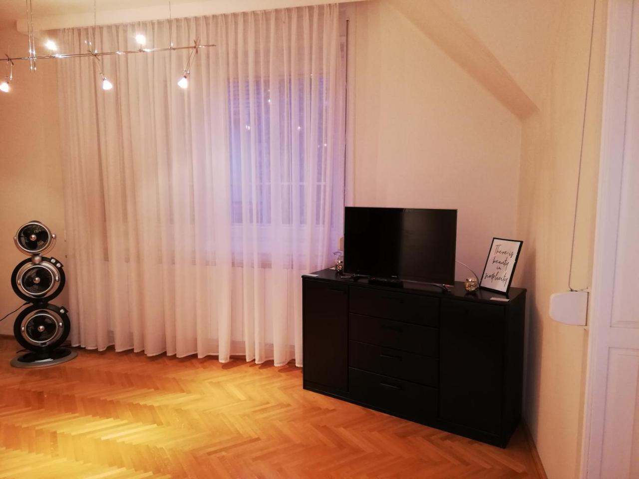 Pero Panzio Bed & Breakfast Debrecen Bagian luar foto